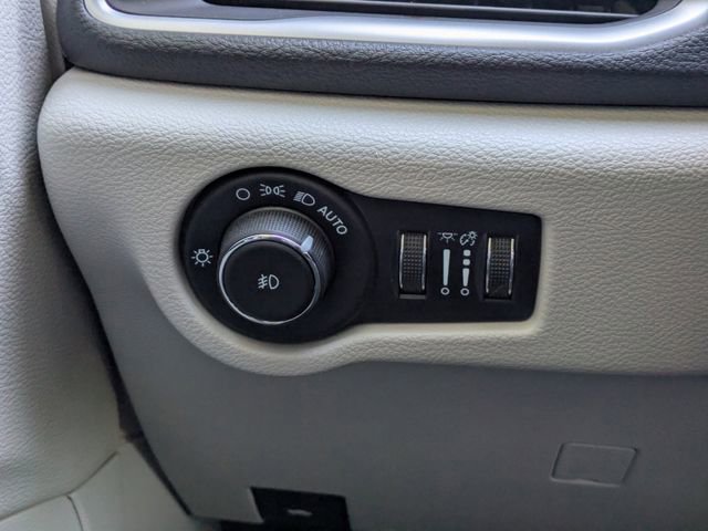 Used 2021 Chrysler Pacifica Touring-L image 28