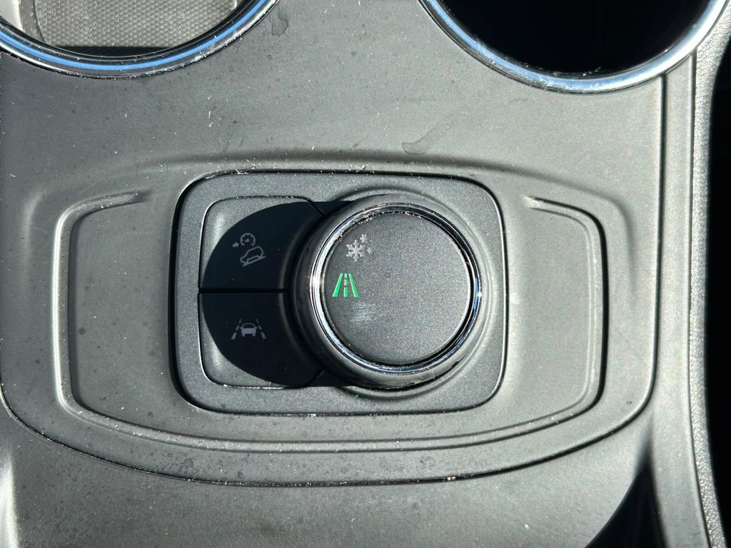 Used 2024 GMC Terrain SLE image 26