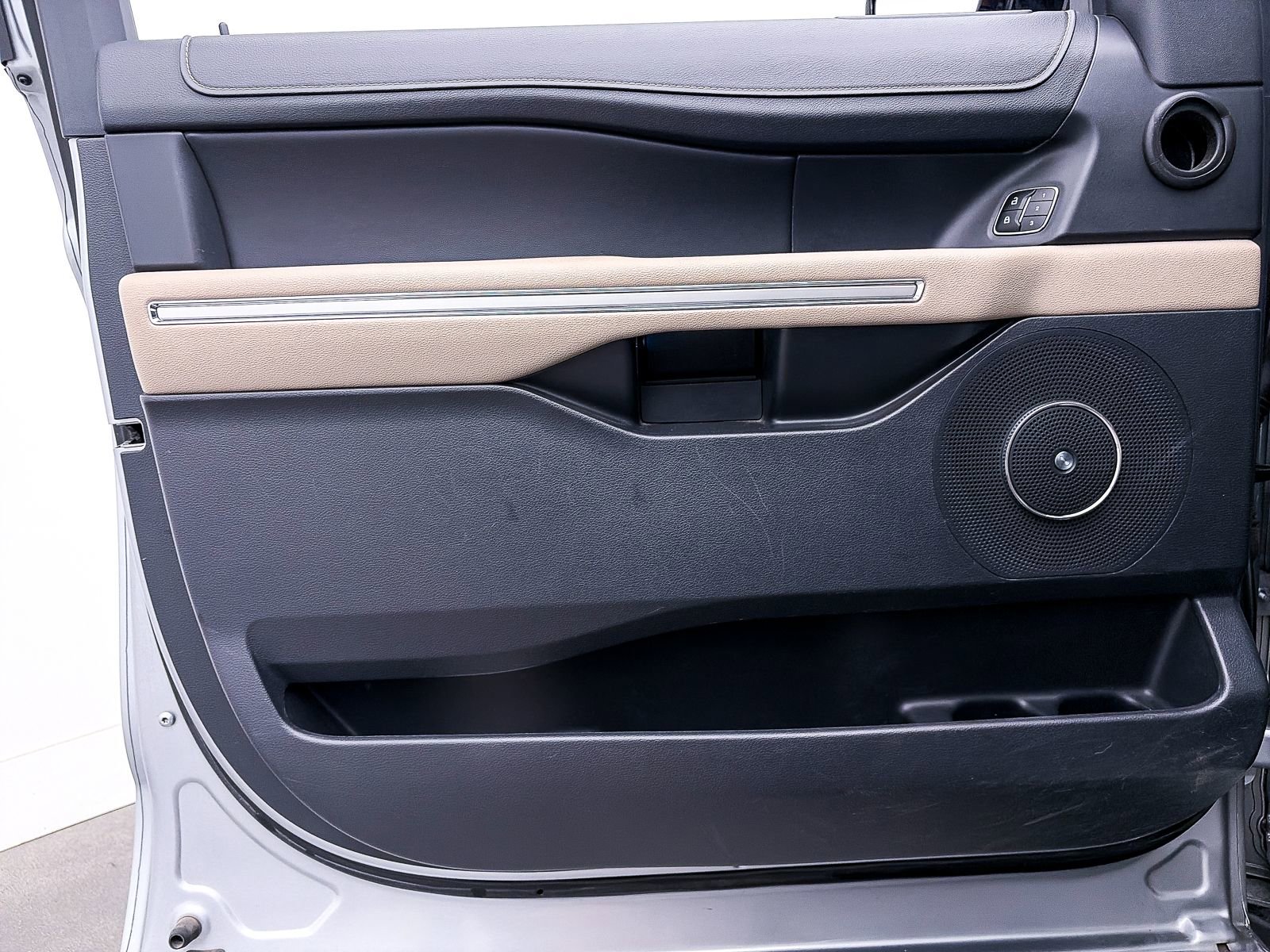 Used 2024 Ford Expedition Max Limited image 18