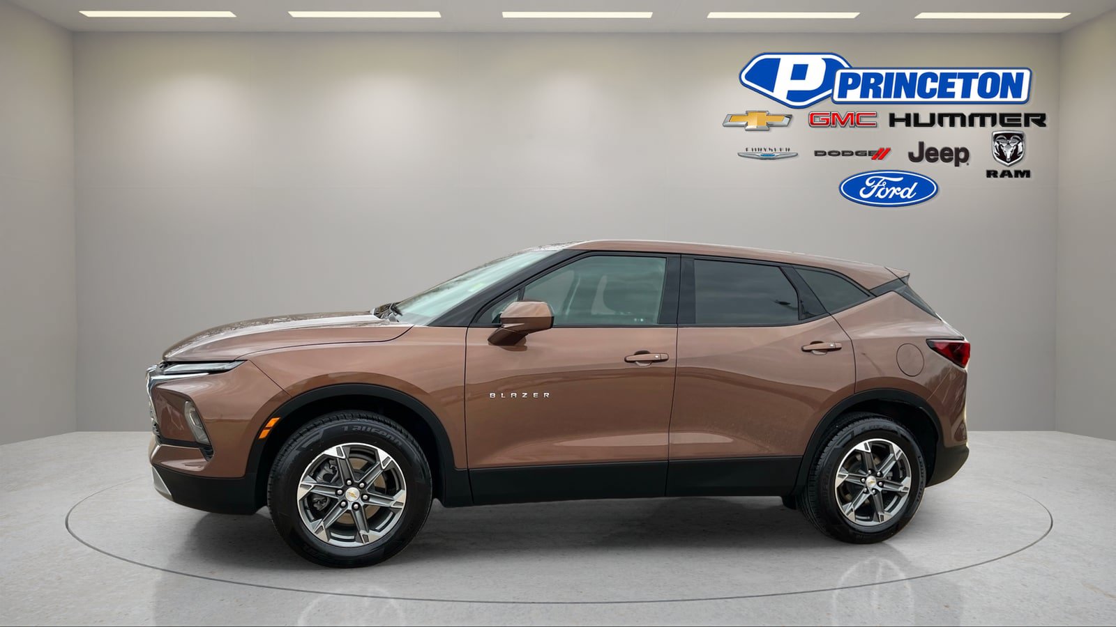Used 2023 Chevrolet Blazer LT w/ Driver Confidence Package FWD image 4