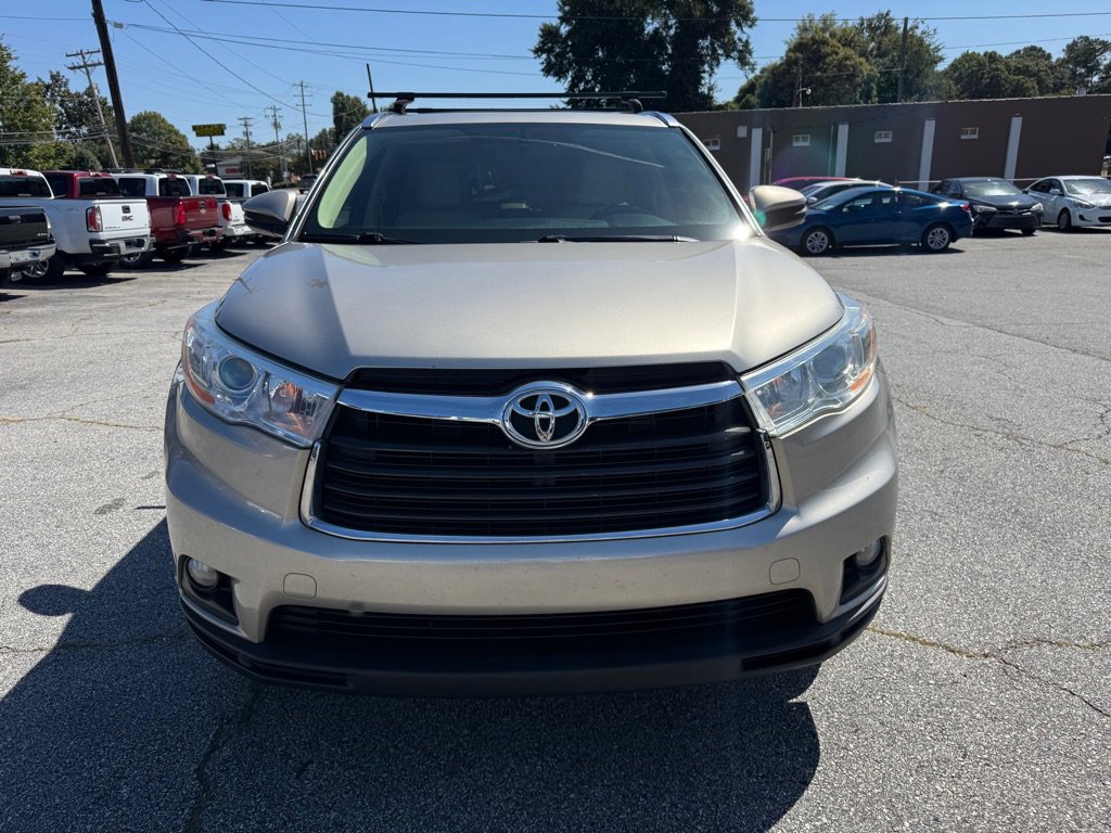 Used 2014 Toyota Highlander XLE image 2