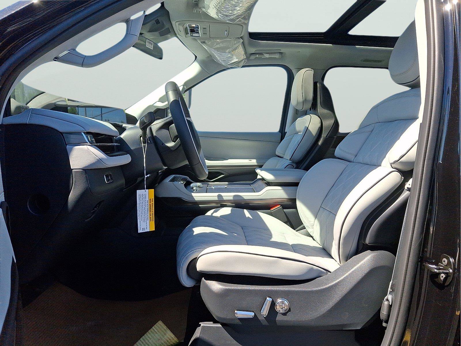 New 2026 Lincoln Navigator L Black Label AWD/4WD image 8
