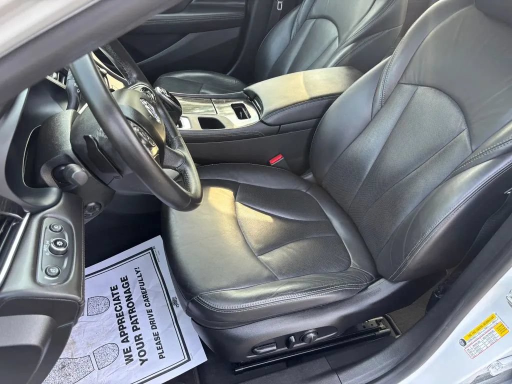 Used 2017 Buick LaCrosse Essence FWD image 11