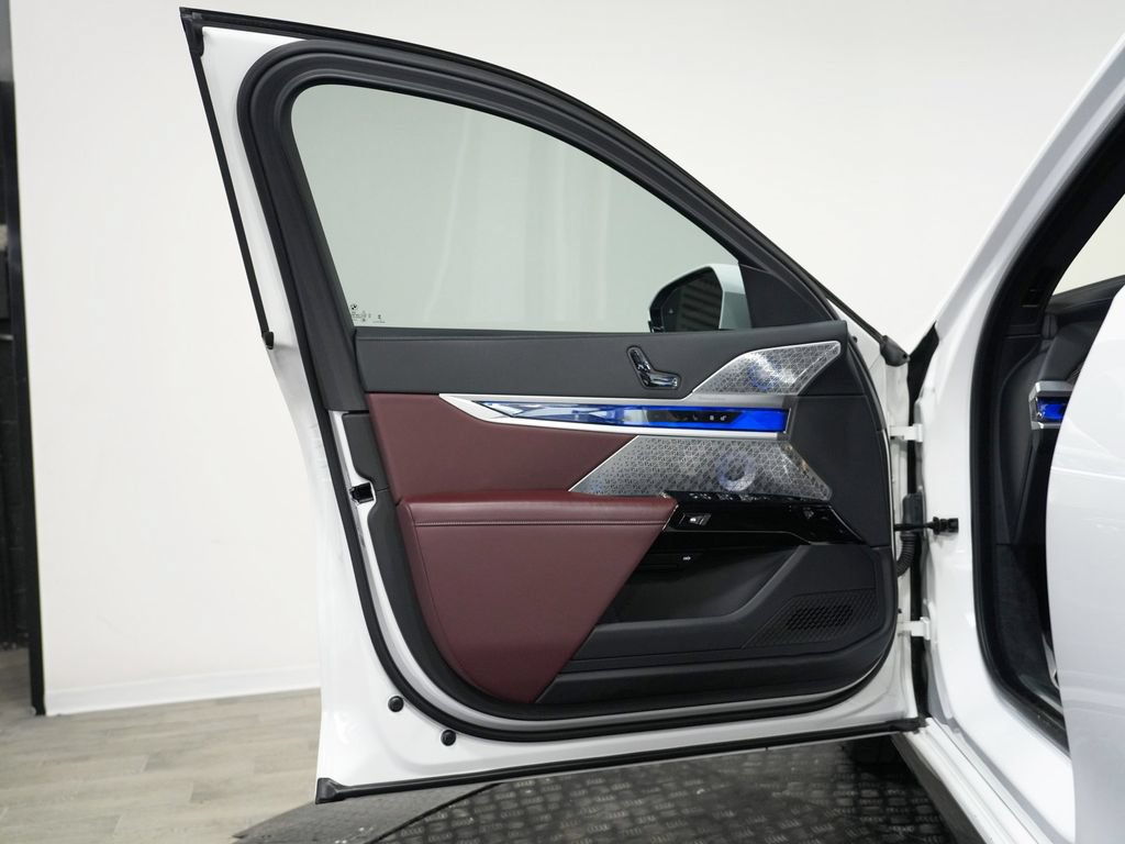 Used 2023 BMW i7 xDrive60 AWD/4WD image 10
