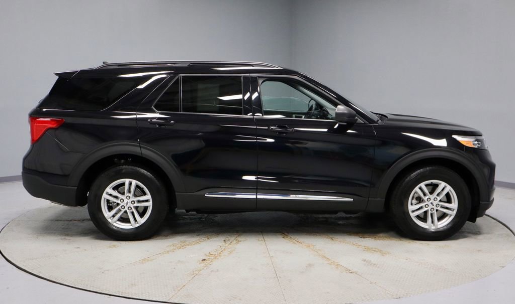 Certified 2023 Ford Explorer XLT w/ Equipment Group 202A AWD/4WD image 6