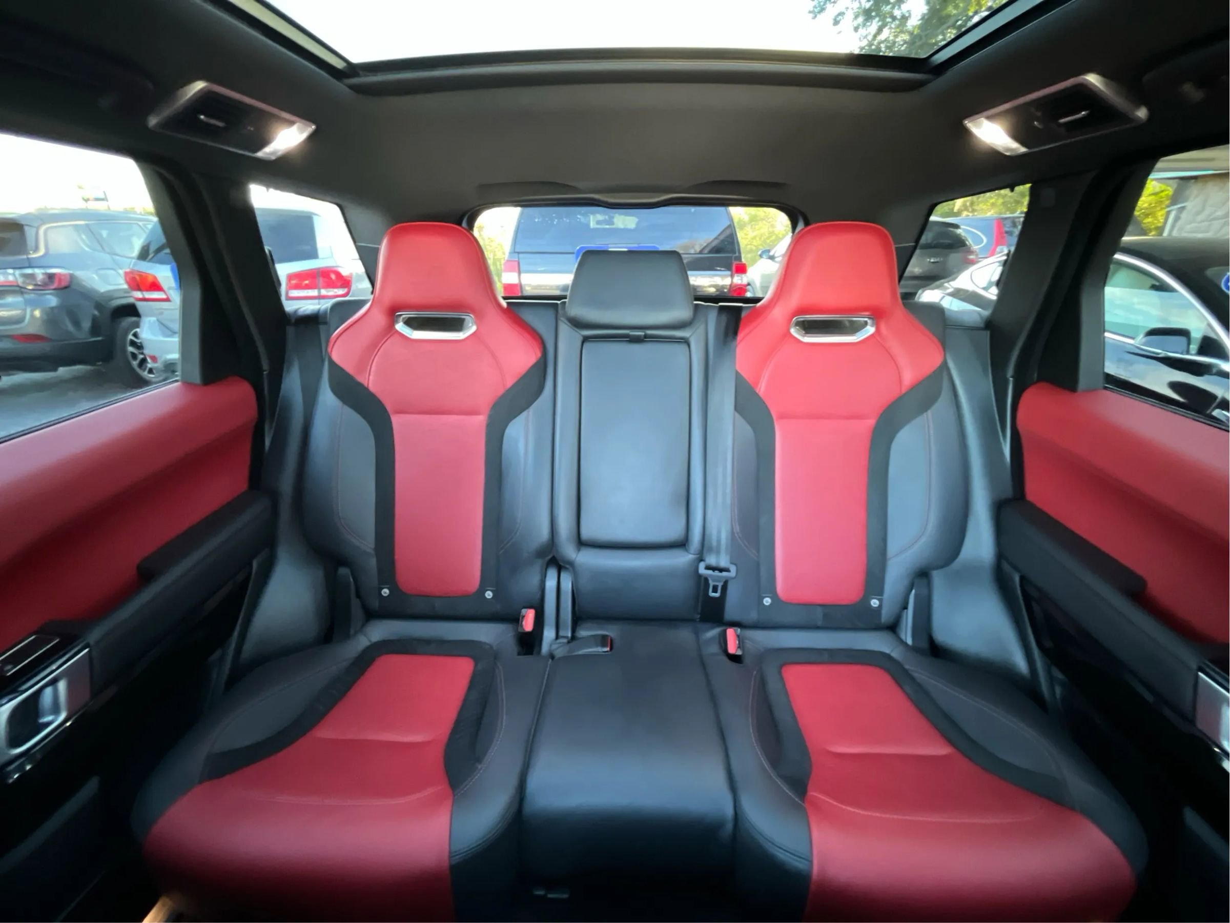 Used 2022 Land Rover Range Rover Sport SVR image 25