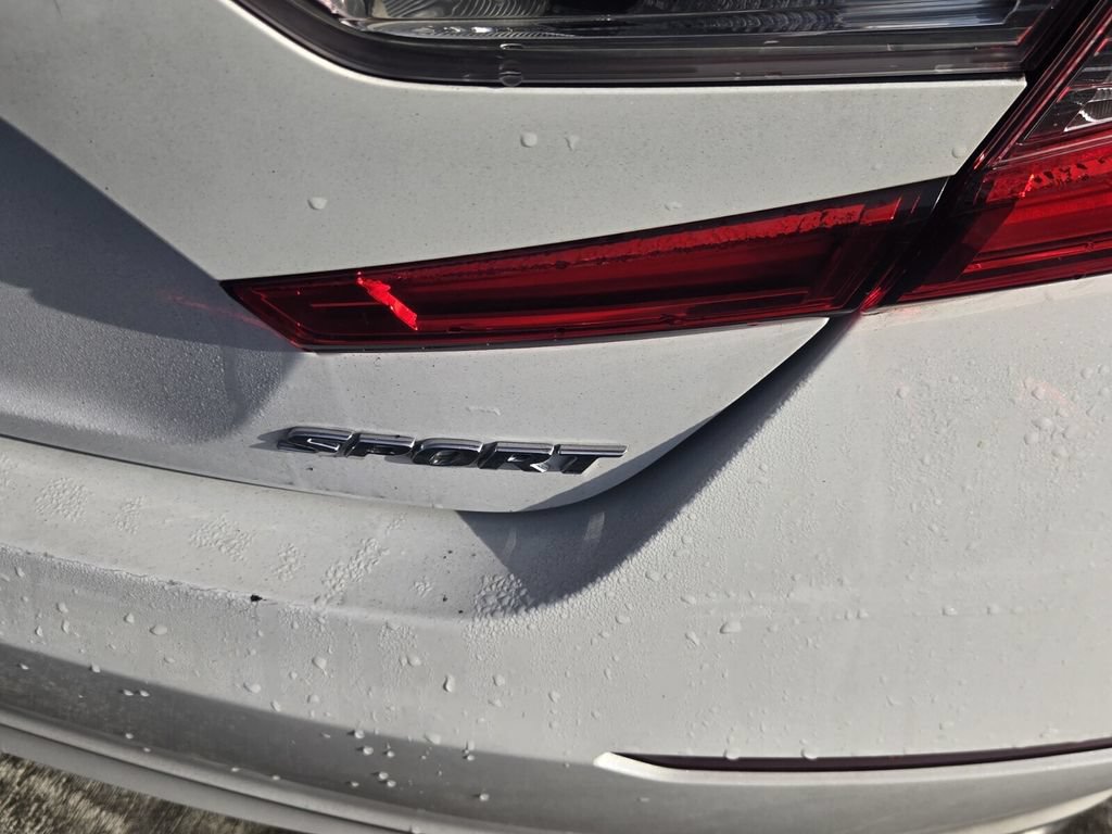 Used 2018 Honda Accord Sport image 11