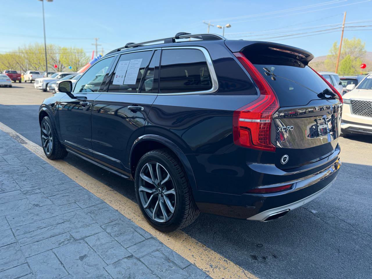 Used 2017 Volvo XC90 T6 Momentum w/ Vision Package image 6