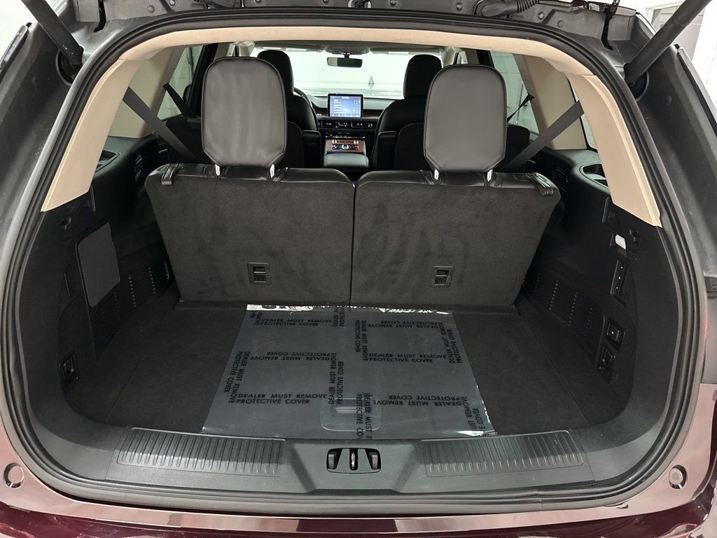 Used 2023 Lincoln Aviator Reserve w/ Equipment Group 201A AWD/4WD image 47