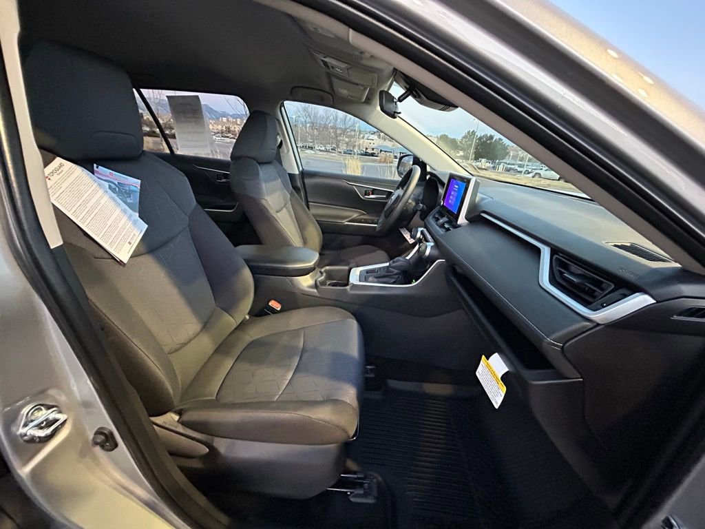 Used 2025 Toyota RAV4 XLE image 28