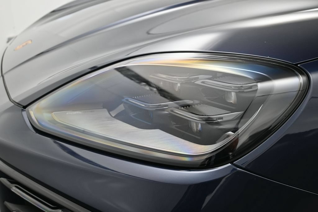 Certified 2025 Porsche Cayenne Coupe AWD/4WD image 38