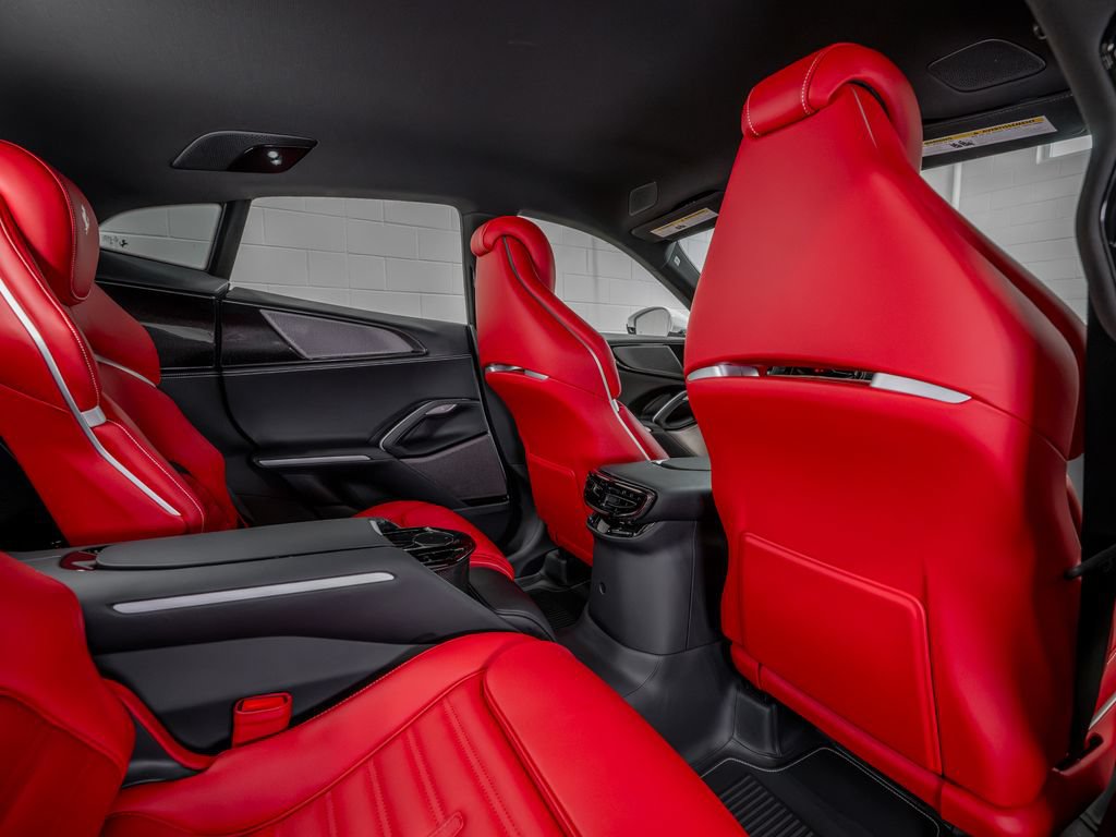 Certified 2025 Ferrari Purosangue AWD/4WD image 33