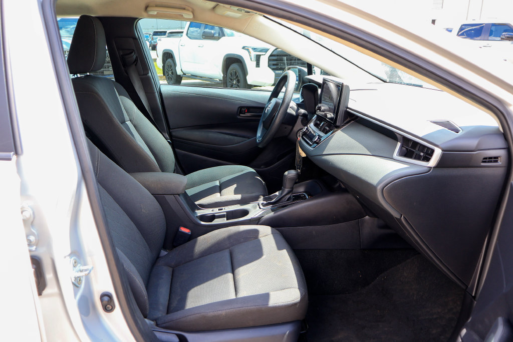Used 2025 Toyota Corolla LE FWD image 10