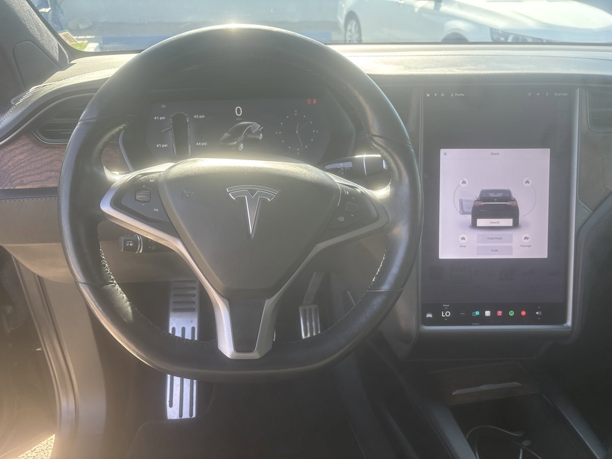 Used 2018 Tesla Model X 75D image 11