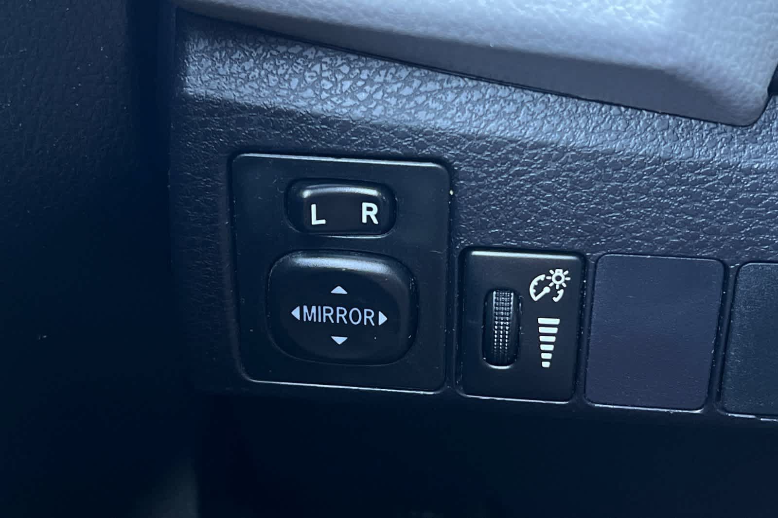 Used 2016 Toyota Corolla LE FWD image 30