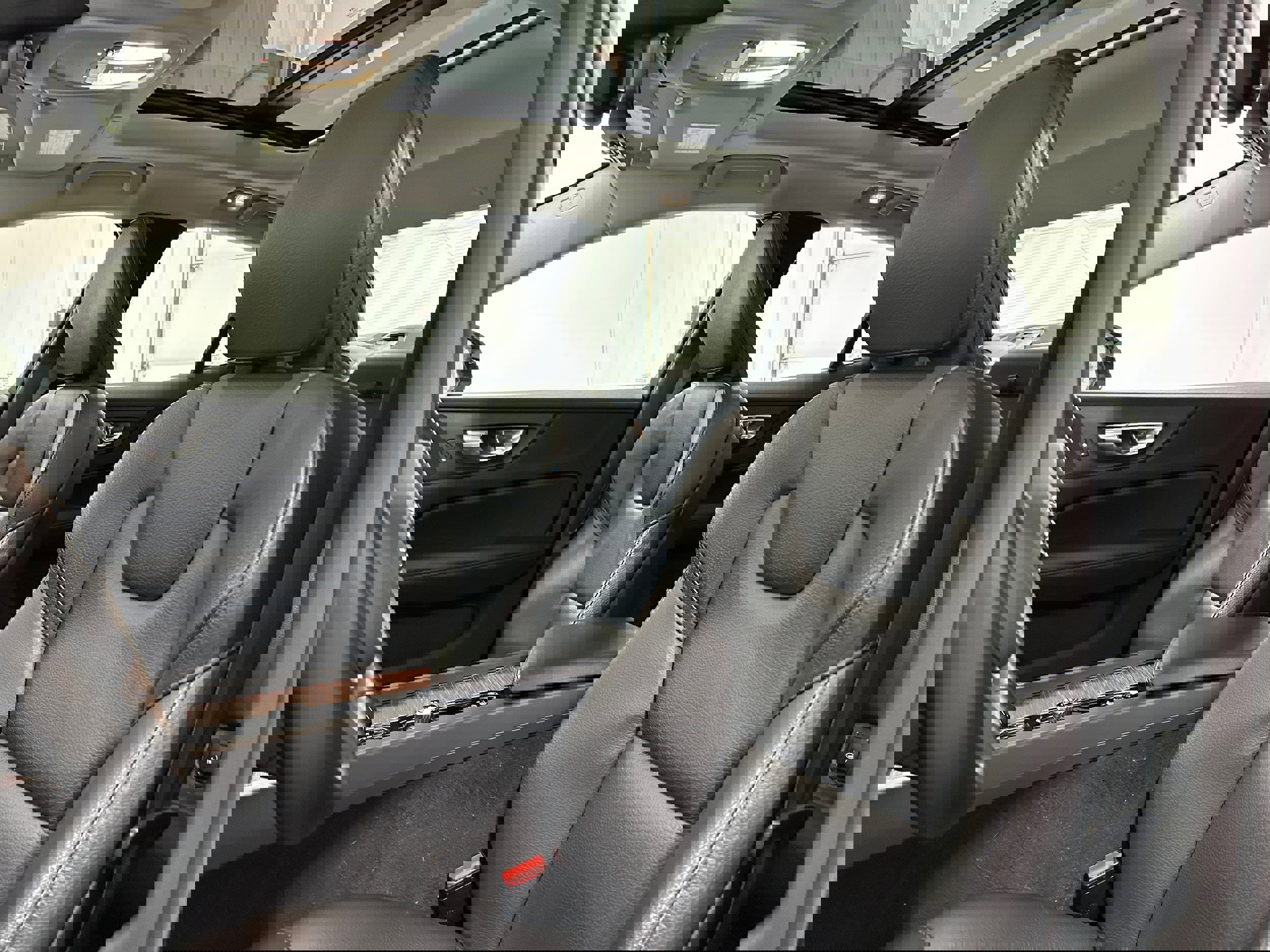 Used 2024 Volvo S60 B5 Plus image 22