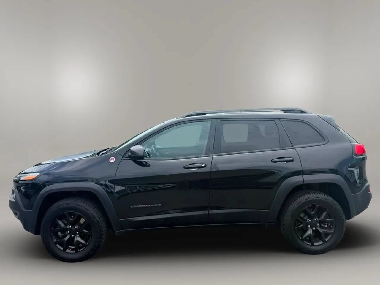 Used 2014 Jeep Cherokee Trailhawk w/ Leather Interior Group AWD/4WD image 5