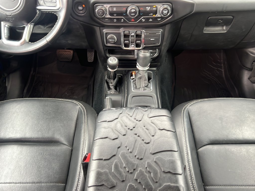 Used 2022 Jeep Wrangler Unlimited Sahara w/ LED Lighting Group AWD/4WD image 15