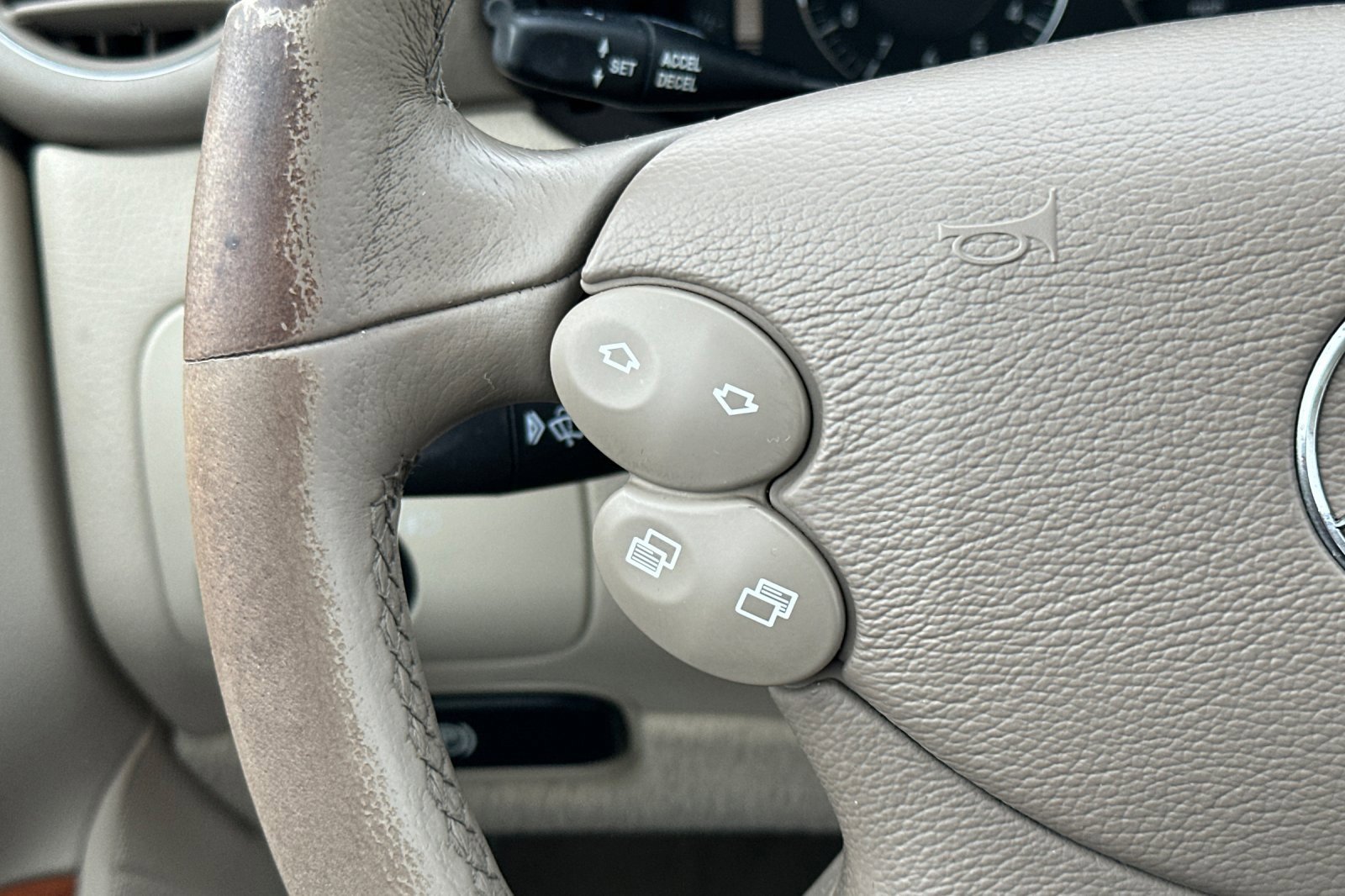 Used 2004 Mercedes-Benz CLK 320 Coupe image 23