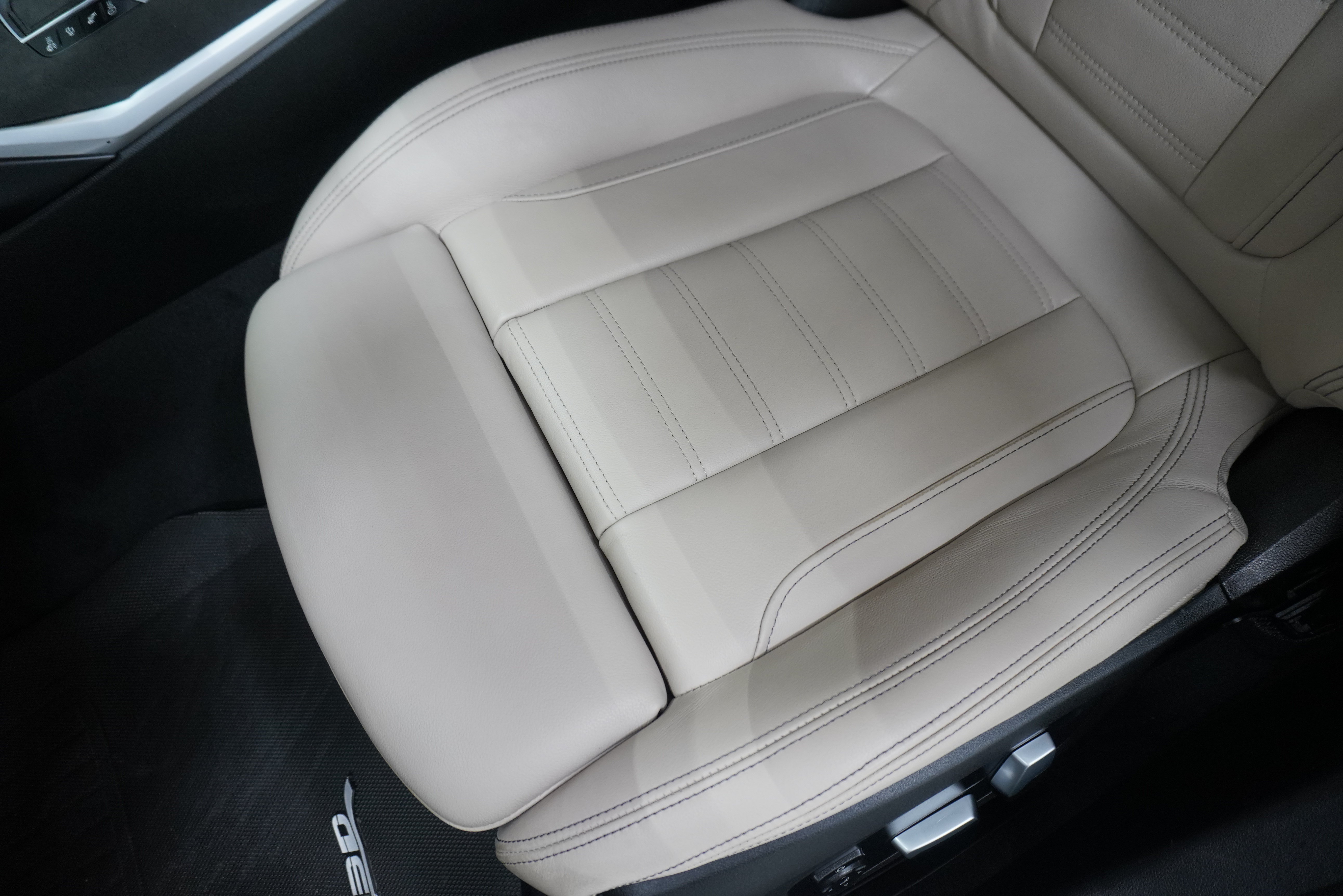 Used 2021 BMW 330i Sedan w/ M Sport Package RWD image 10
