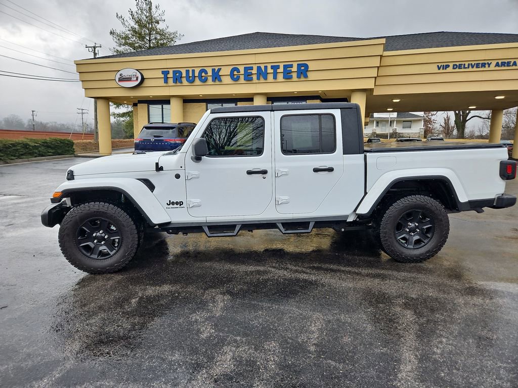 Used 2022 Jeep Gladiator Sport image 2
