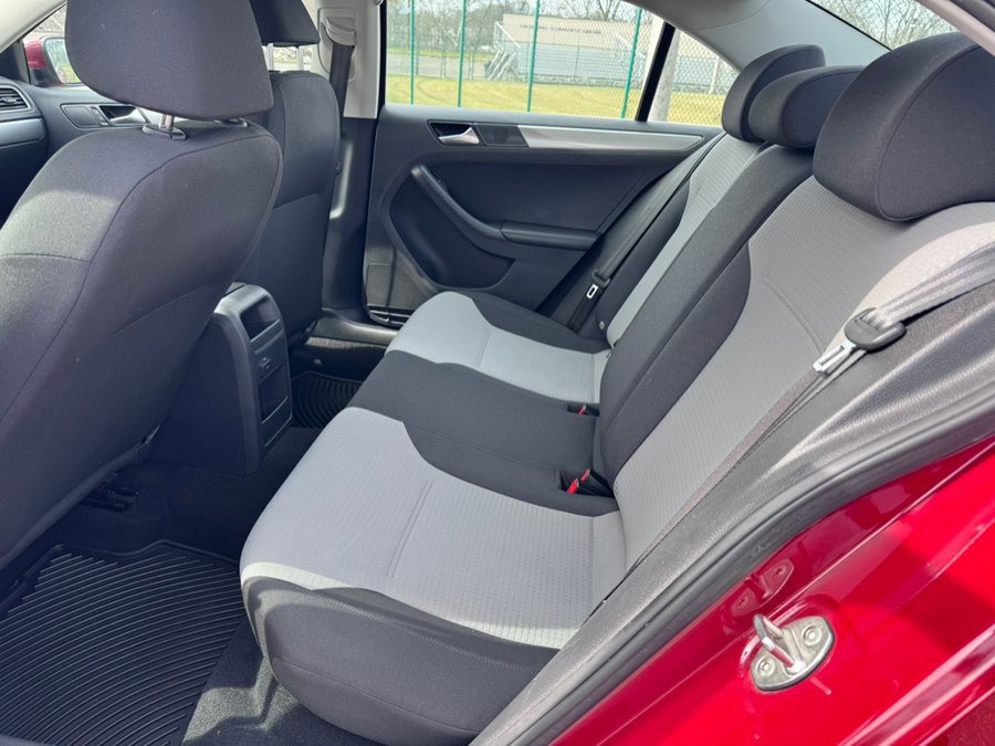 Used 2017 Volkswagen Jetta S image 10