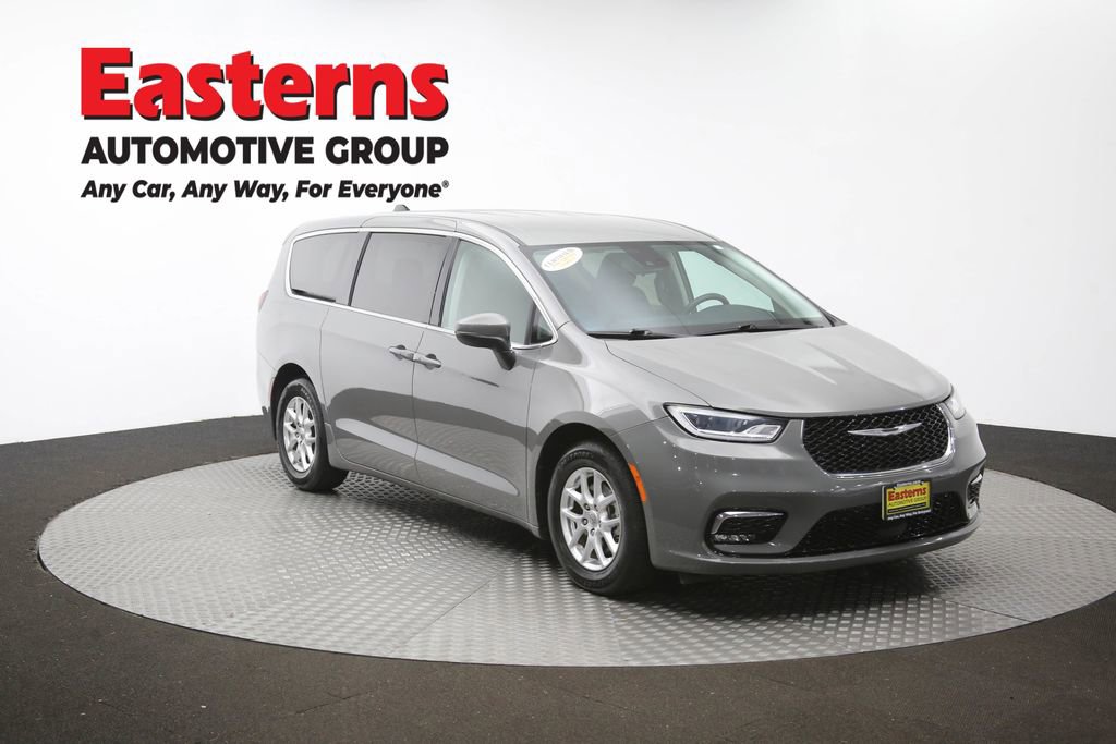 Used 2023 Chrysler Pacifica Touring-L FWD image 50