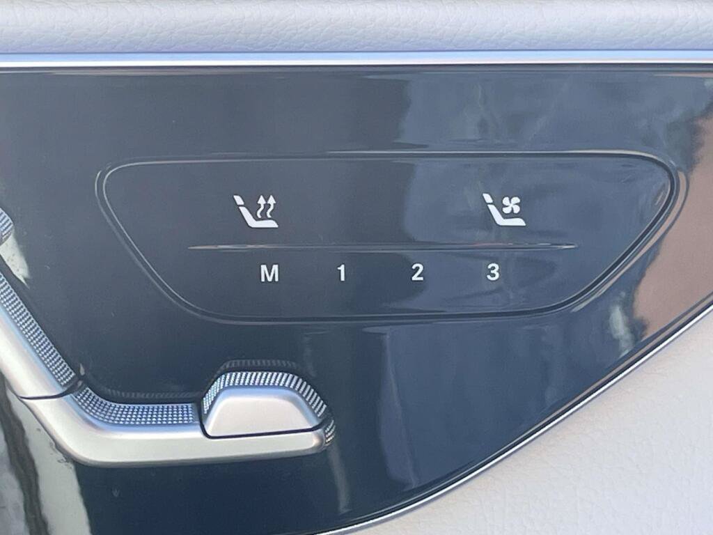 Used 2024 Mercedes-Benz GLC 300 4MATIC image 32