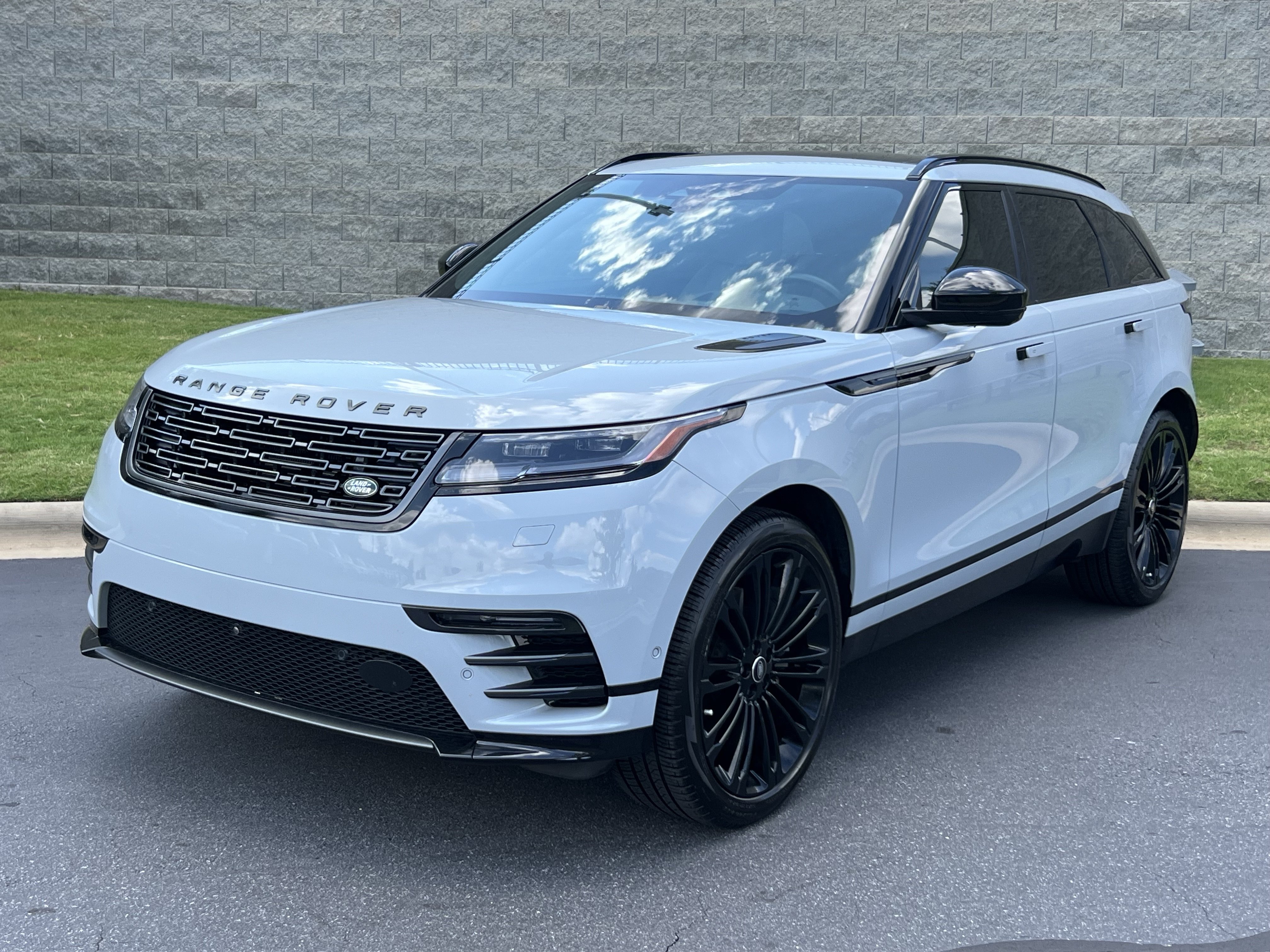 Certified 2026 Land Rover Range Rover Velar Dynamic SE AWD/4WD image 1