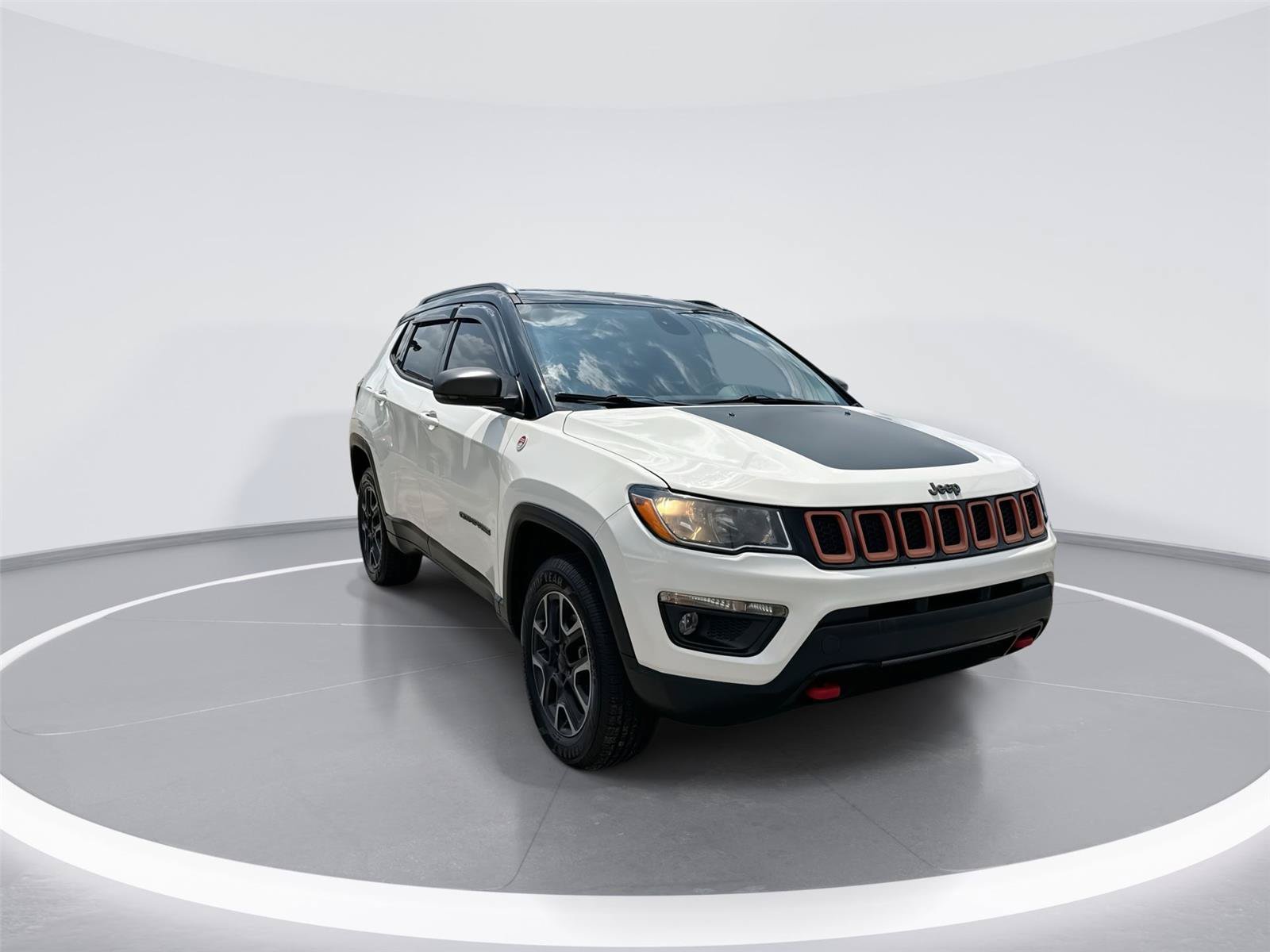 Used 2019 Jeep Compass Trailhawk w/ Cold Weather Group AWD/4WD image 2