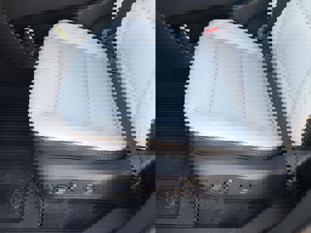 New 2026 Chevrolet Traverse High Country w/ LPO, Floor Liner Package image 12