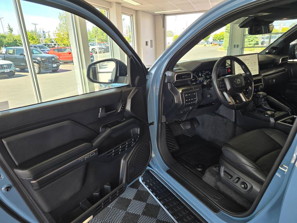 Certified 2025 Toyota 4Runner TRD Off-Road Premium AWD/4WD image 33