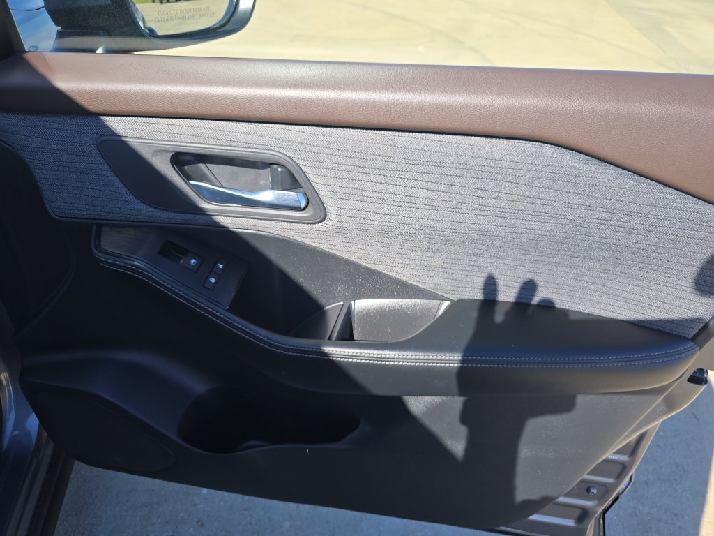 Used 2023 Nissan Rogue SV FWD image 15