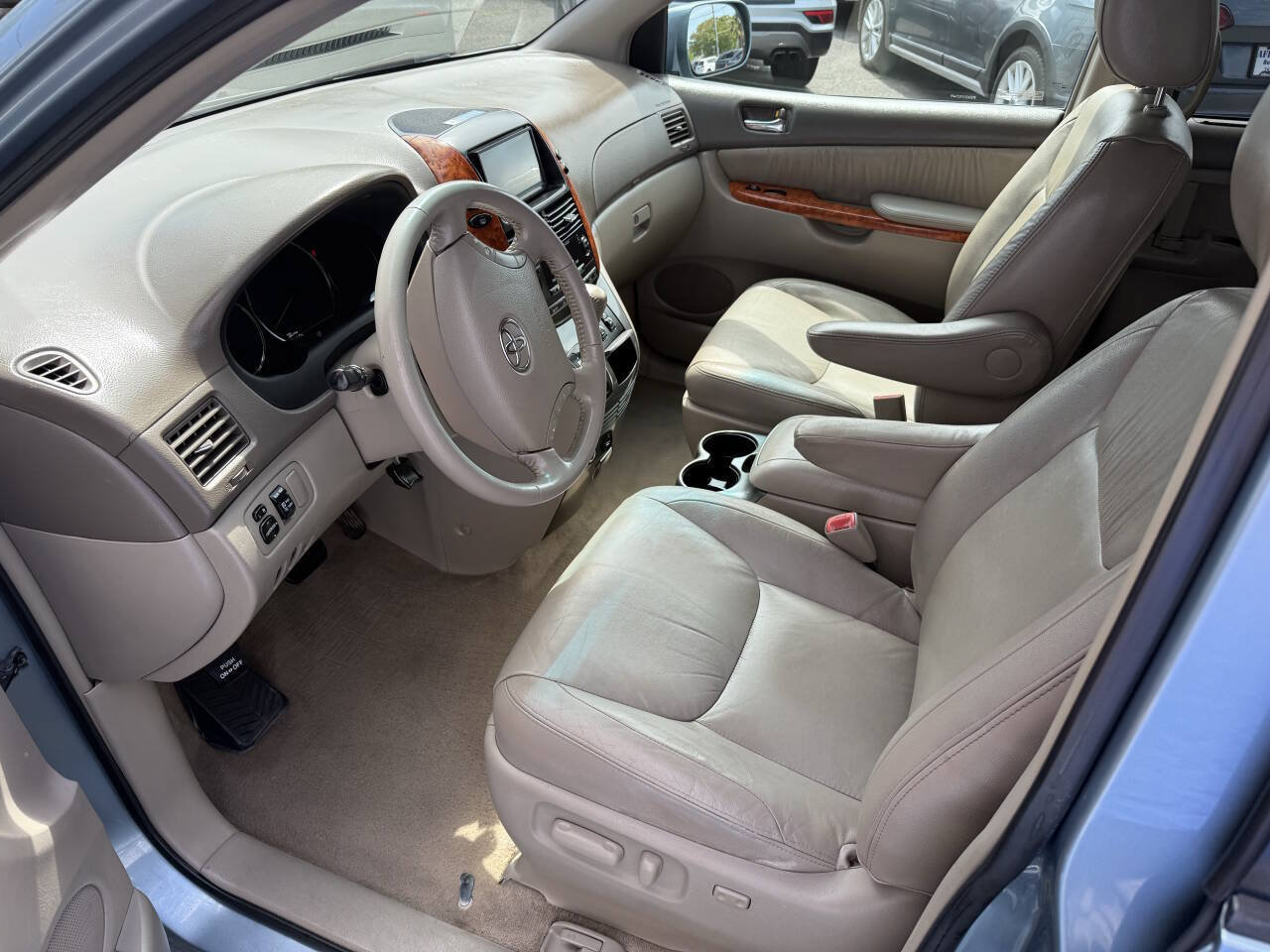 Used 2009 Toyota Sienna FWD image 11