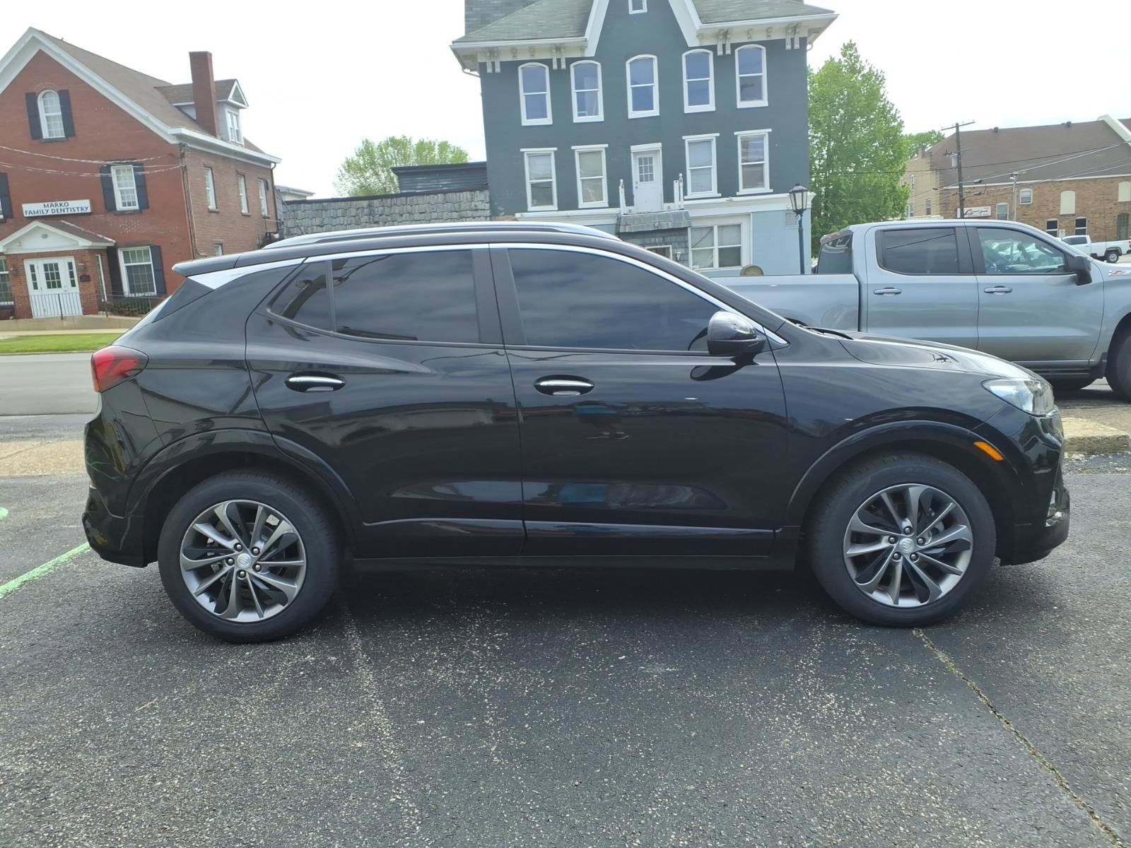 Certified 2022 Buick Encore GX Preferred w/ Sport Touring Package FWD image 4