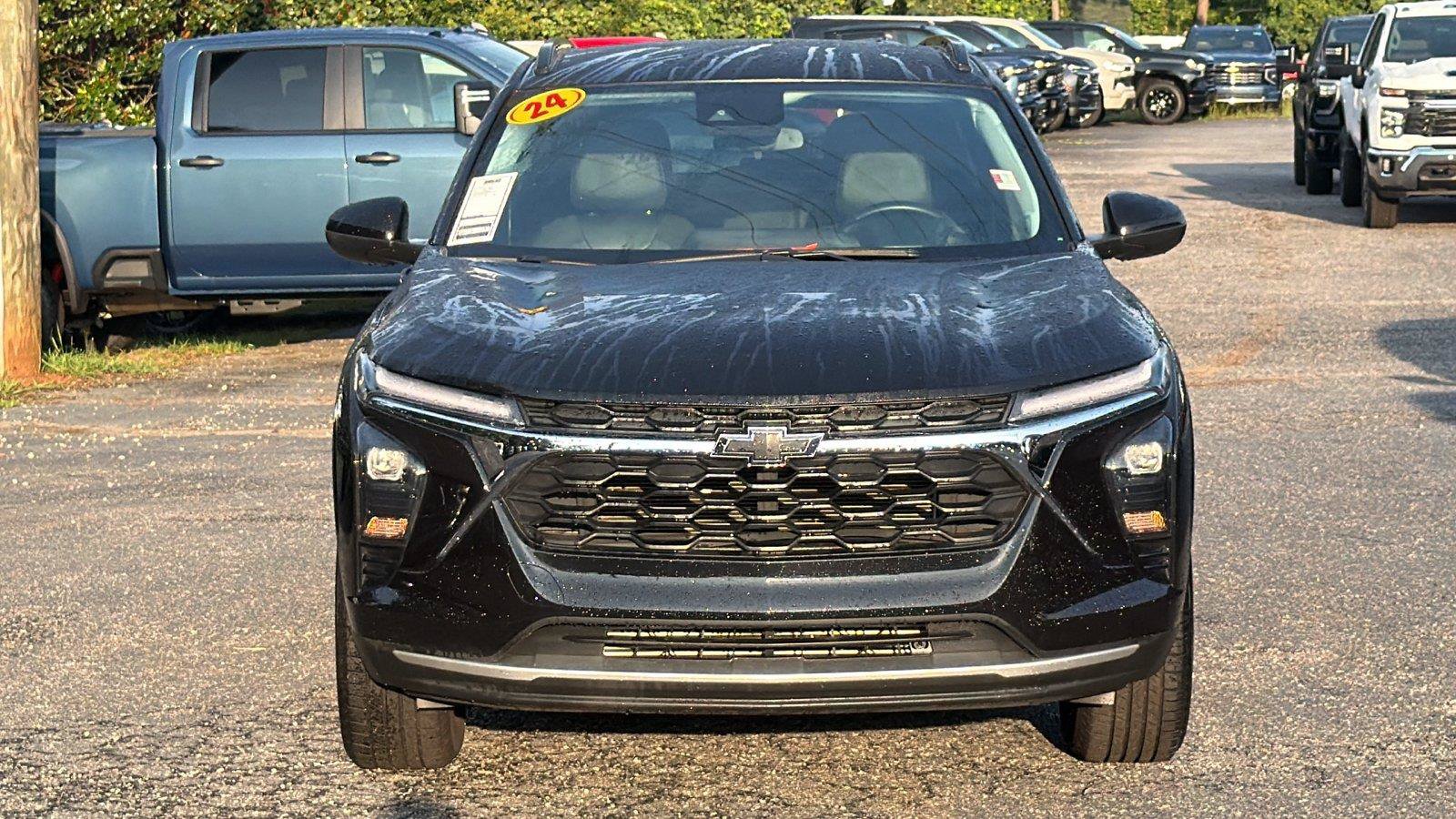 Used 2024 Chevrolet Trax LT w/ Driver Confidence Package FWD image 2