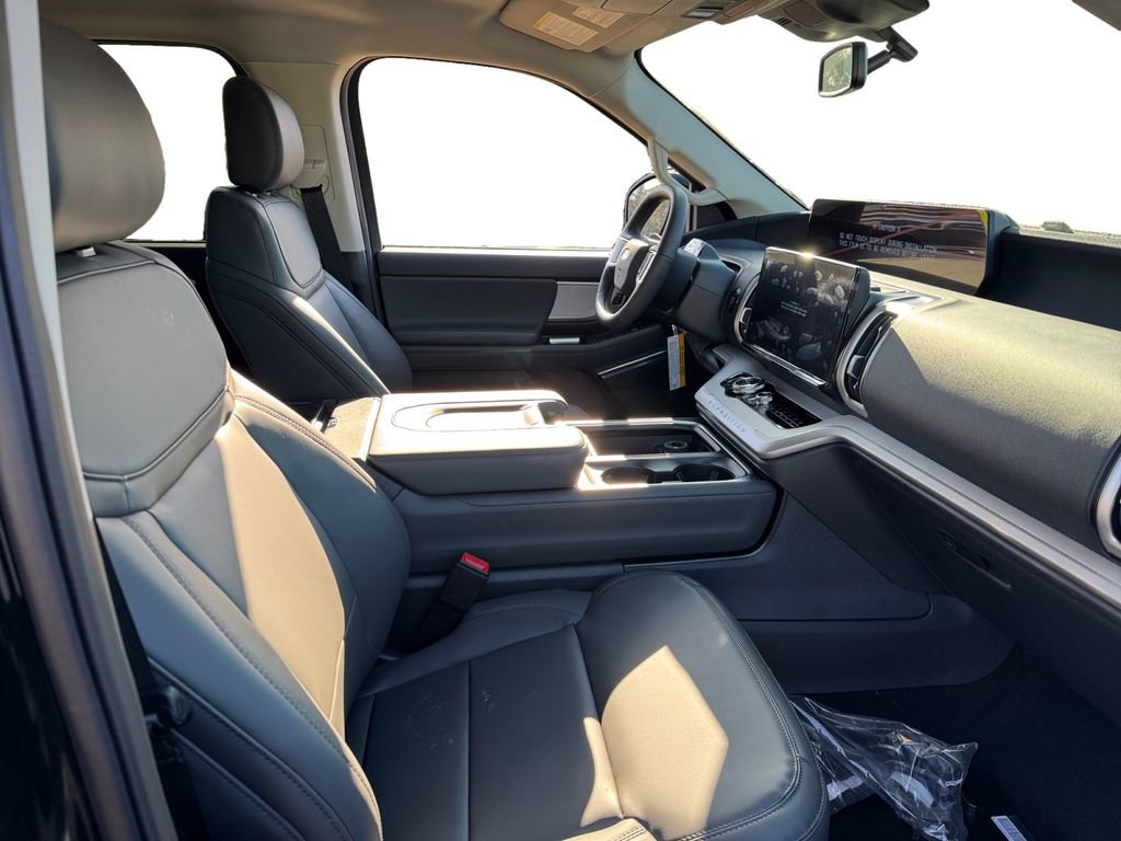 New 2026 Ford Expedition Active image 18