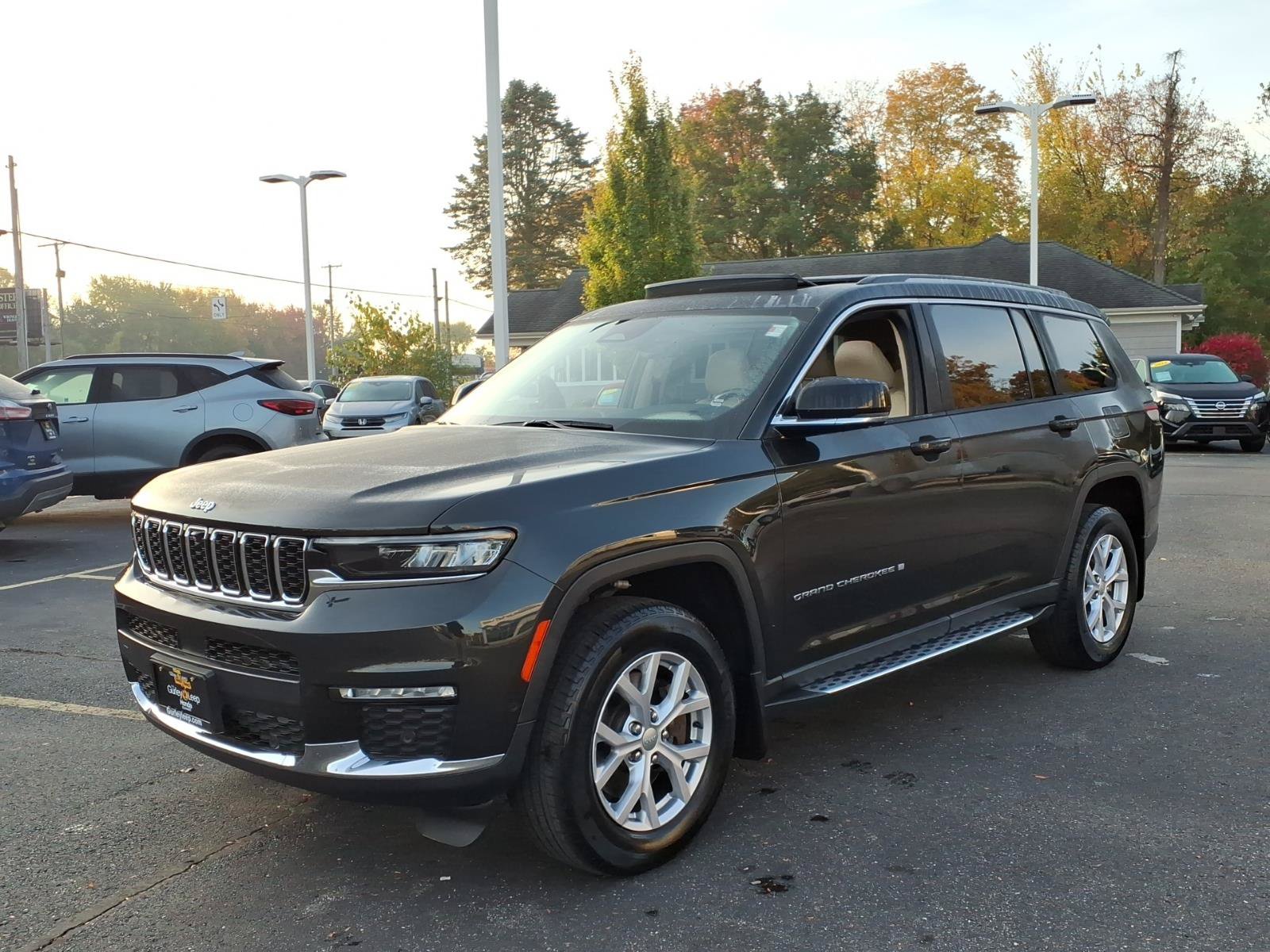 Used 2022 Jeep Grand Cherokee L Limited w/ Luxury Tech Group II AWD/4WD image 3