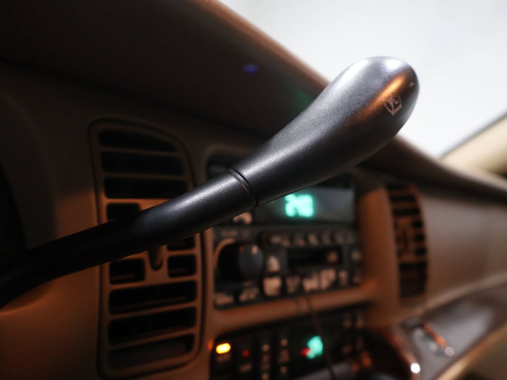Used 2004 Buick Park Avenue w/ Prestige Feature Package FWD image 29