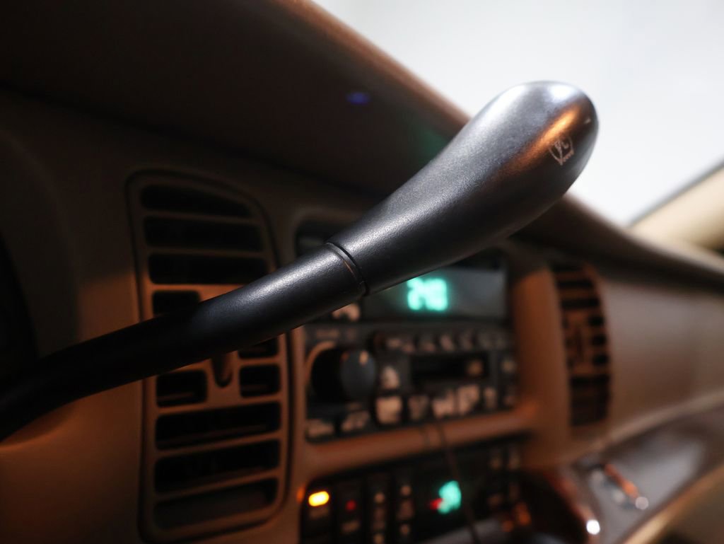 Used 2004 Buick Park Avenue w/ Prestige Feature Package FWD image 29