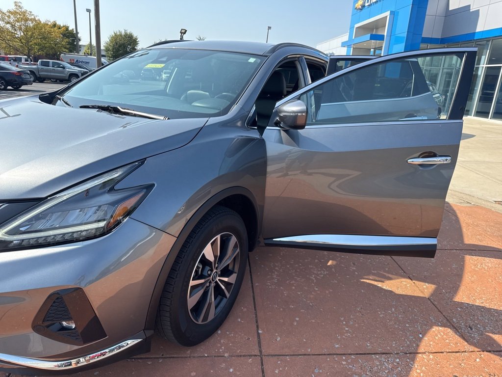 Used 2023 Nissan Murano SV image 3