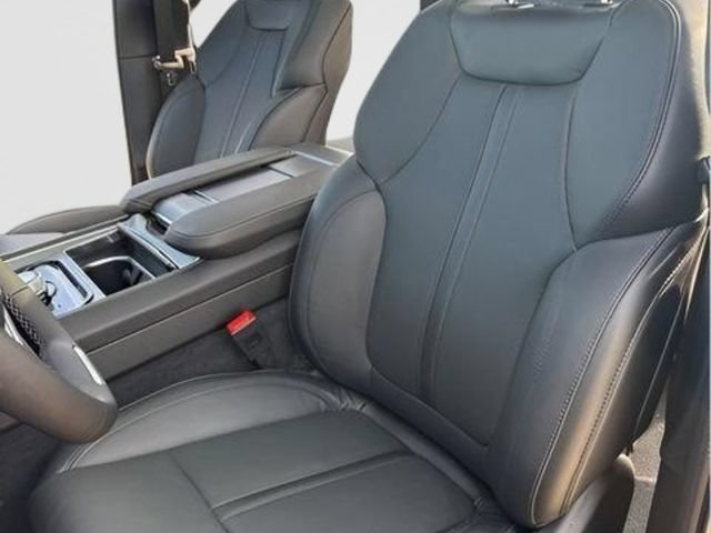 New 2026 Jeep Grand Wagoneer L 4WD w/ Premium Group I image 21