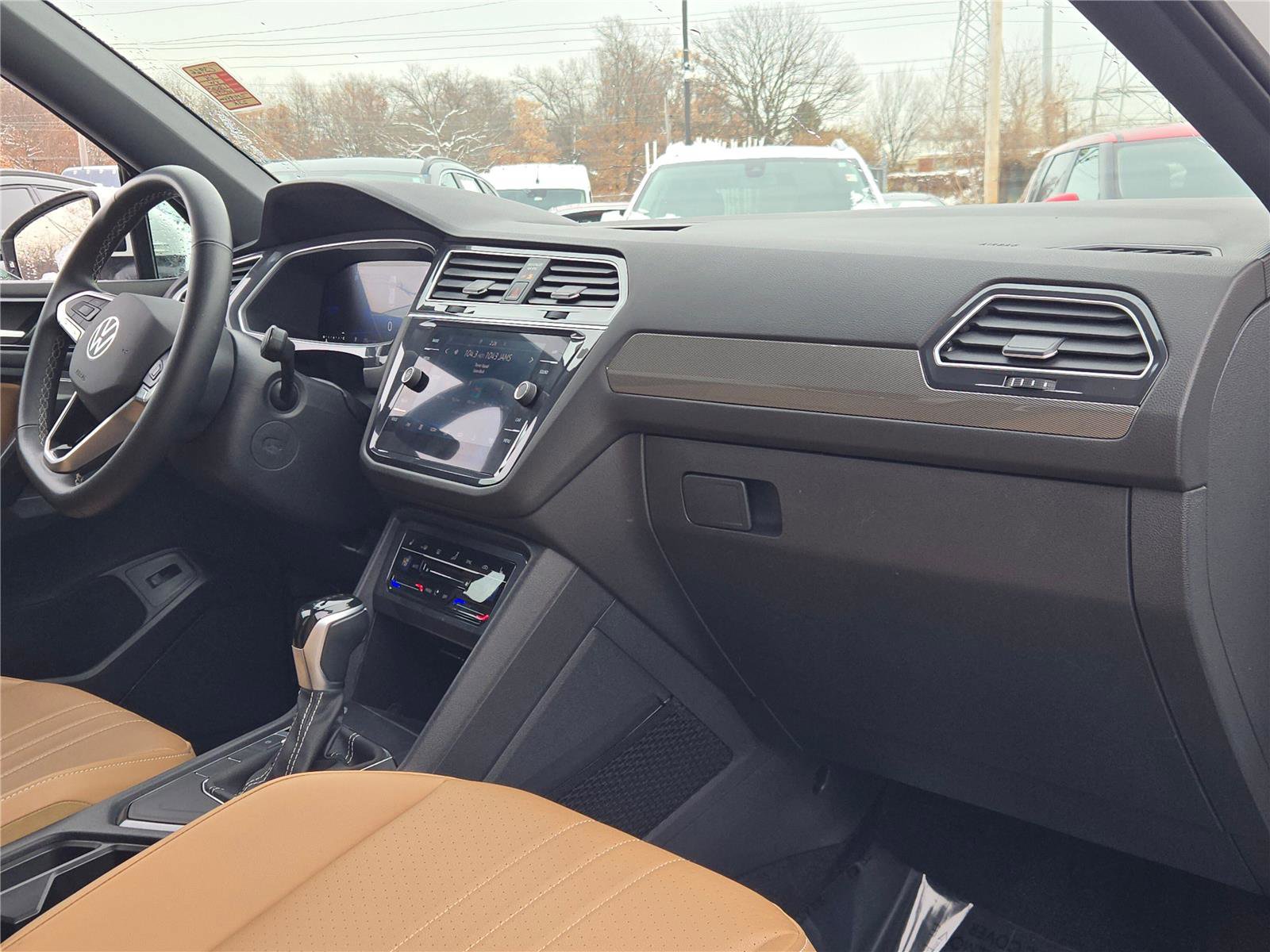 Used 2024 Volkswagen Tiguan SE image 8