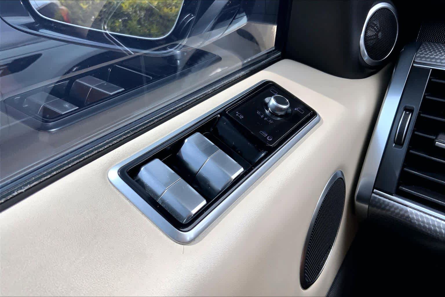 Used 2019 Land Rover Range Rover Sport Supercharged AWD/4WD image 36