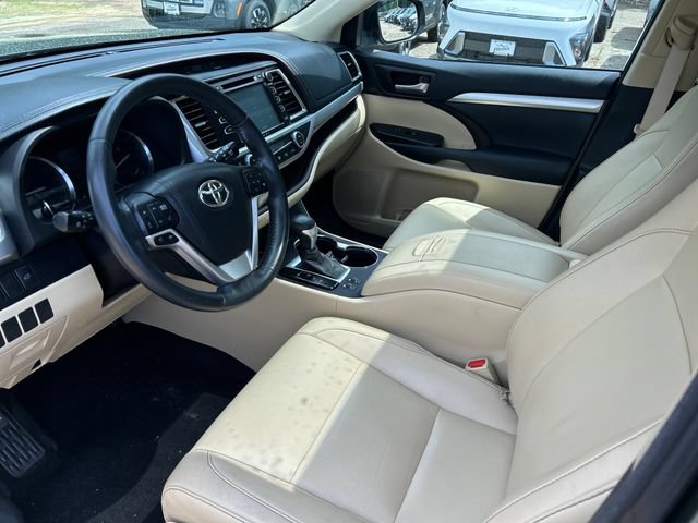 Used 2015 Toyota Highlander XLE AWD/4WD image 15