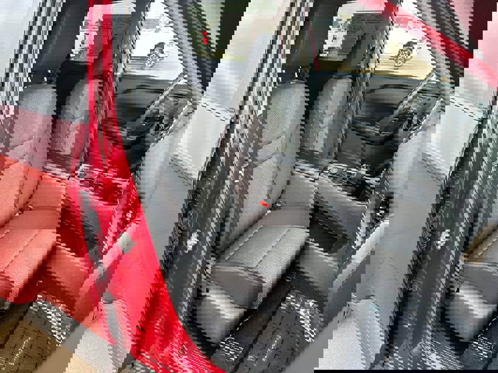 Used 2024 Nissan Rogue SV image 23