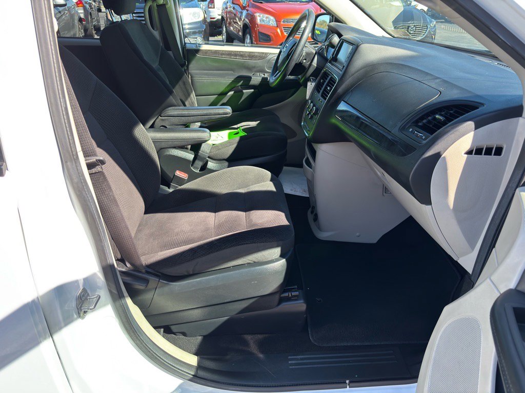 Used 2018 Dodge Grand Caravan SE image 15