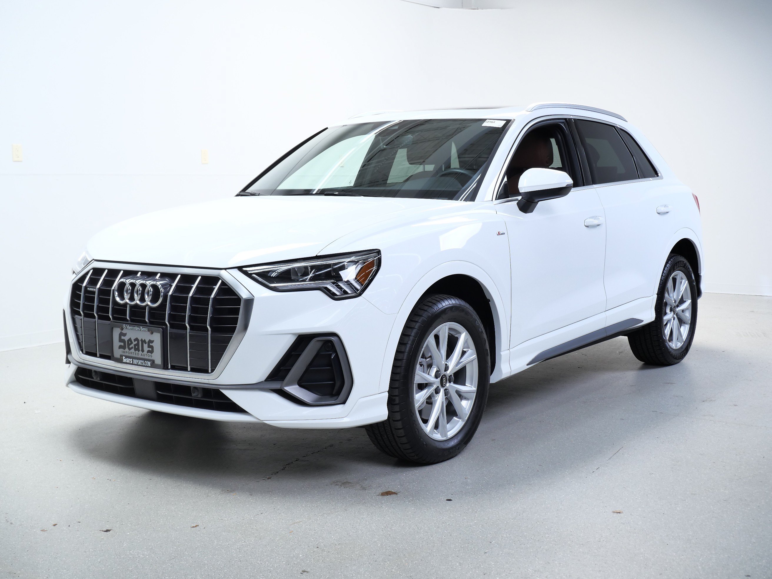 Used 2024 Audi Q3 2.0T Premium w/ Convenience Package AWD/4WD image 9