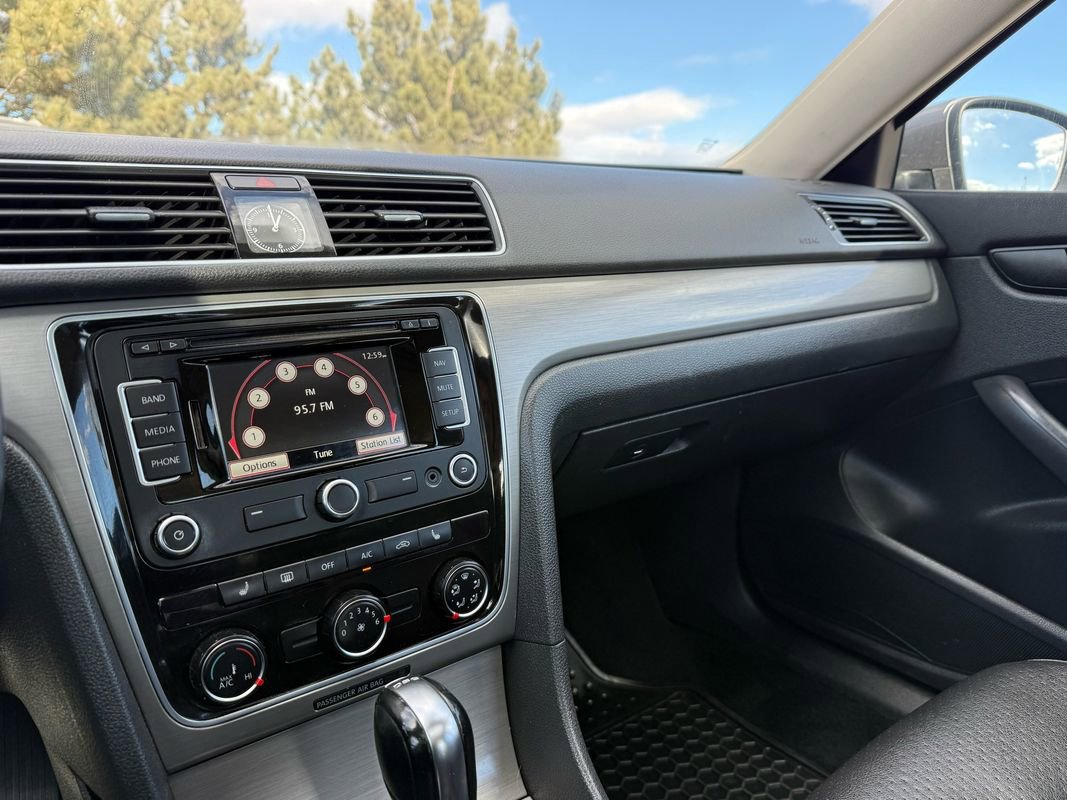 Used 2014 Volkswagen Passat TDI SE image 32