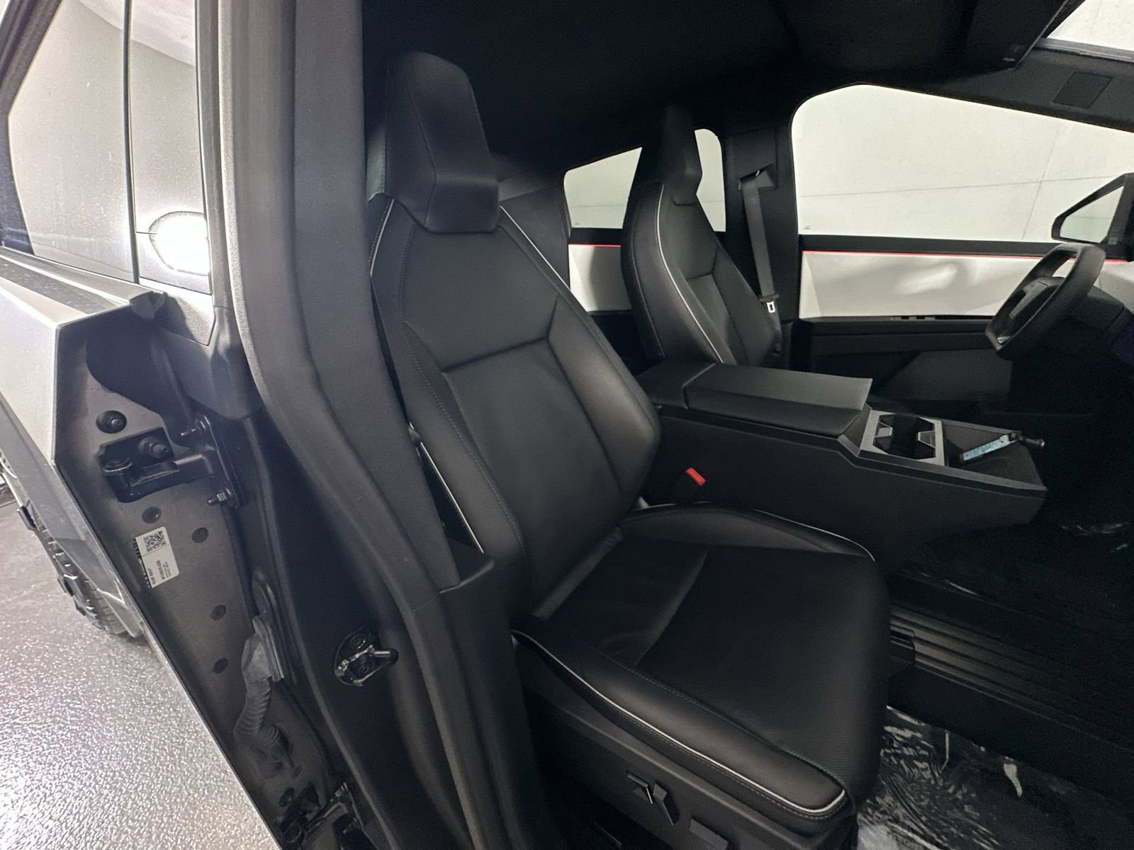 Used 2024 Tesla Cybertruck AWD Crew Cab image 30